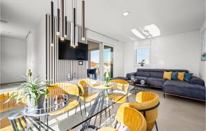 4 Bedroom Cozy Apartment In Srima