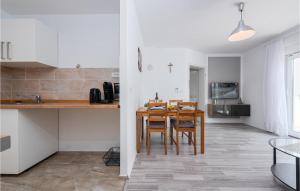 Lovely Apartment In Zadar With Wifi