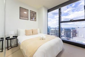 Luxury Collins St Apartment- 2BR w Balcony- High Floor