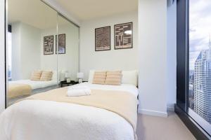 Luxury Collins St Apartment- 2BR w Balcony- High Floor
