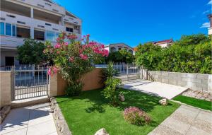 2 Bedroom Awesome Apartment In Povljana