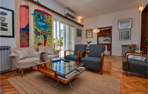 Three-Bedroom Holiday Home Makarska With Sea View 04