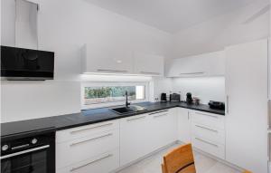 2 Bedroom Pet Friendly Home In Zestilac