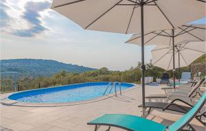 Four-Bedroom Holiday Home In Primosten