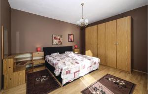 3 Bedroom Amazing Apartment In Brodarica 