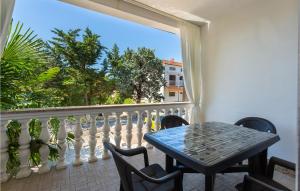 2 Bedroom Beautiful Apartment In Malinska 