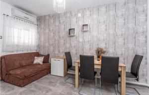 2 Bedroom Beautiful Apartment In Malinska 
