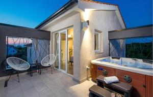 Amazing Home In Sveti Ivan Dobrinjski 