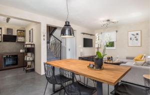 Amazing Home In Sveti Ivan Dobrinjski 