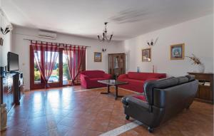 4 Bedroom Stunning Home In Pula 