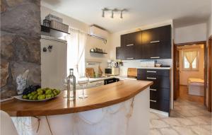 Amazing Apartment In Dobropoljana