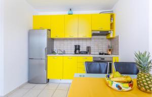 3 Bedroom Cozy Apartment In Dobrinj