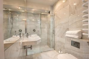 Elegant City Center Apartment