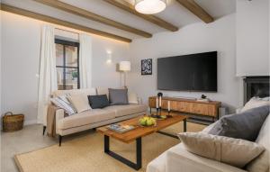 Beautiful Home In Tinjan 