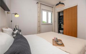 3 Bedroom Gorgeous Apartment In Makarska 