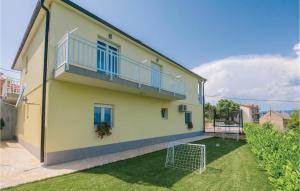 Lovely Home In Zmijavci With Wifi