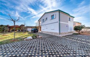 1 Bedroom Nice Apartment In Razanac