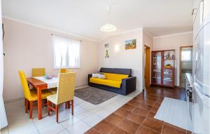 1 Bedroom Nice Apartment In Razanac 