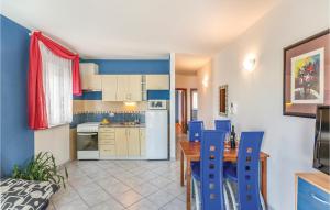 Two-Bedroom Apartment In Makarska