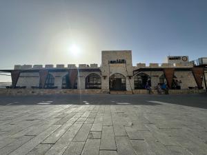 Alqalah Restotel فندق ومطعم القلعة