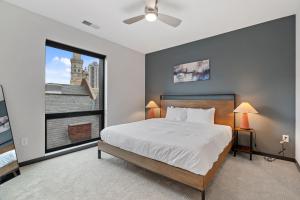 CozySuites Mass with parking lounge & roof deck #31
