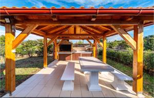 1 Bedroom Nice Apartment In Razanac 