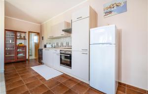 1 Bedroom Nice Apartment In Razanac