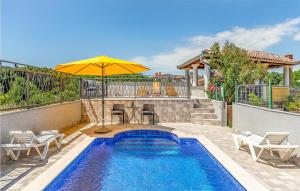 Lovely Apartment In Pula With Kitchen