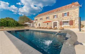 Four-Bedroom Holiday Home In Citluk