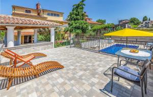 Lovely Apartment In Pula With Kitchen