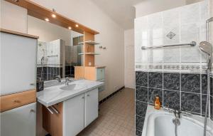 Maisons de vacances Beautiful Home In Volnay With Wifi : photos des chambres