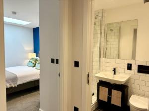 Stunning City Centre Duplex with Free Parking