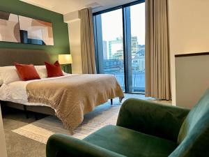 Stunning City Centre Duplex with Free Parking