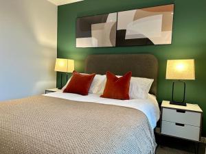 Stunning City Centre Duplex with Free Parking