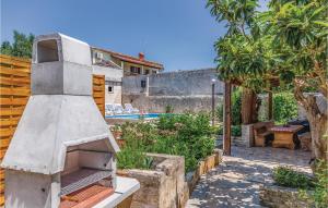 Amazing Home In Pavicini With Wifi