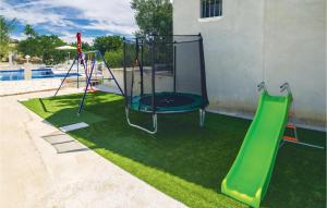 10 Bedroom Beautiful Home In Kucice 