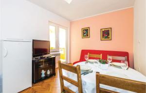 Beautiful Apartment In Supetarska Draga With Wifi 