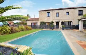 Stunning Home In Beaucaire With Wifi - 贝勒加德