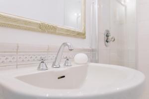 Dream Stay - Art gallery Family Apartment with 2 Bathrooms