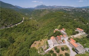 2 Bedroom Amazing Apartment In Slime