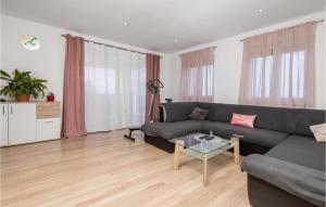 Gorgeous Apartment In Veprinac