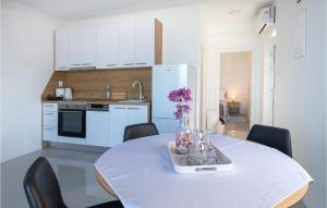 Lovely Apartment In Komarna With Wifi