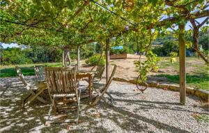 Maisons de vacances Awesome Home In Coti-Chiavari : photos des chambres