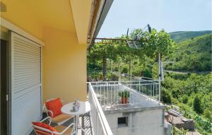 2 Bedroom Amazing Apartment In Slime