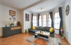 2 Bedroom Beautiful Home In Beslinec