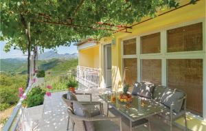 2 Bedroom Amazing Apartment In Slime