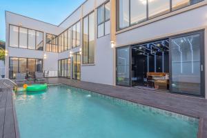 T M L-Jomtien Beach 4 bedrooms - independent swimming pool and KTV