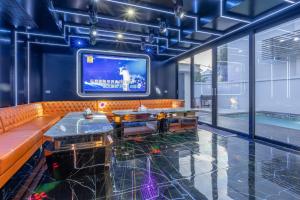 T M L-Jomtien Beach 4 bedrooms - independent swimming pool and KTV