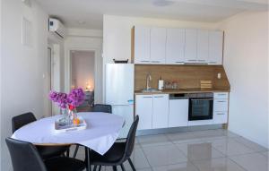 1 Bedroom Lovely Apartment In Komarna