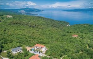 Beautiful Apartment In Labin With Sauna